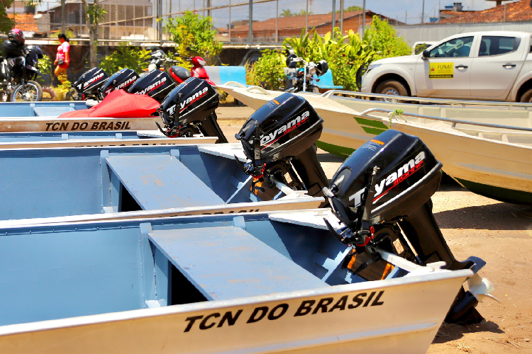 Randolfe e DSei entregam voadeiras em Ação de saúde indígena