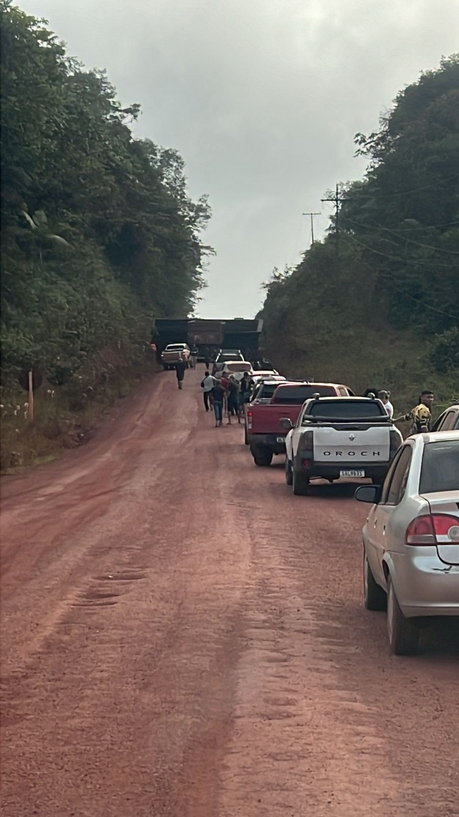 Acidente com caminhão bloqueia BR-210 no Amapá por mais de 14 horas