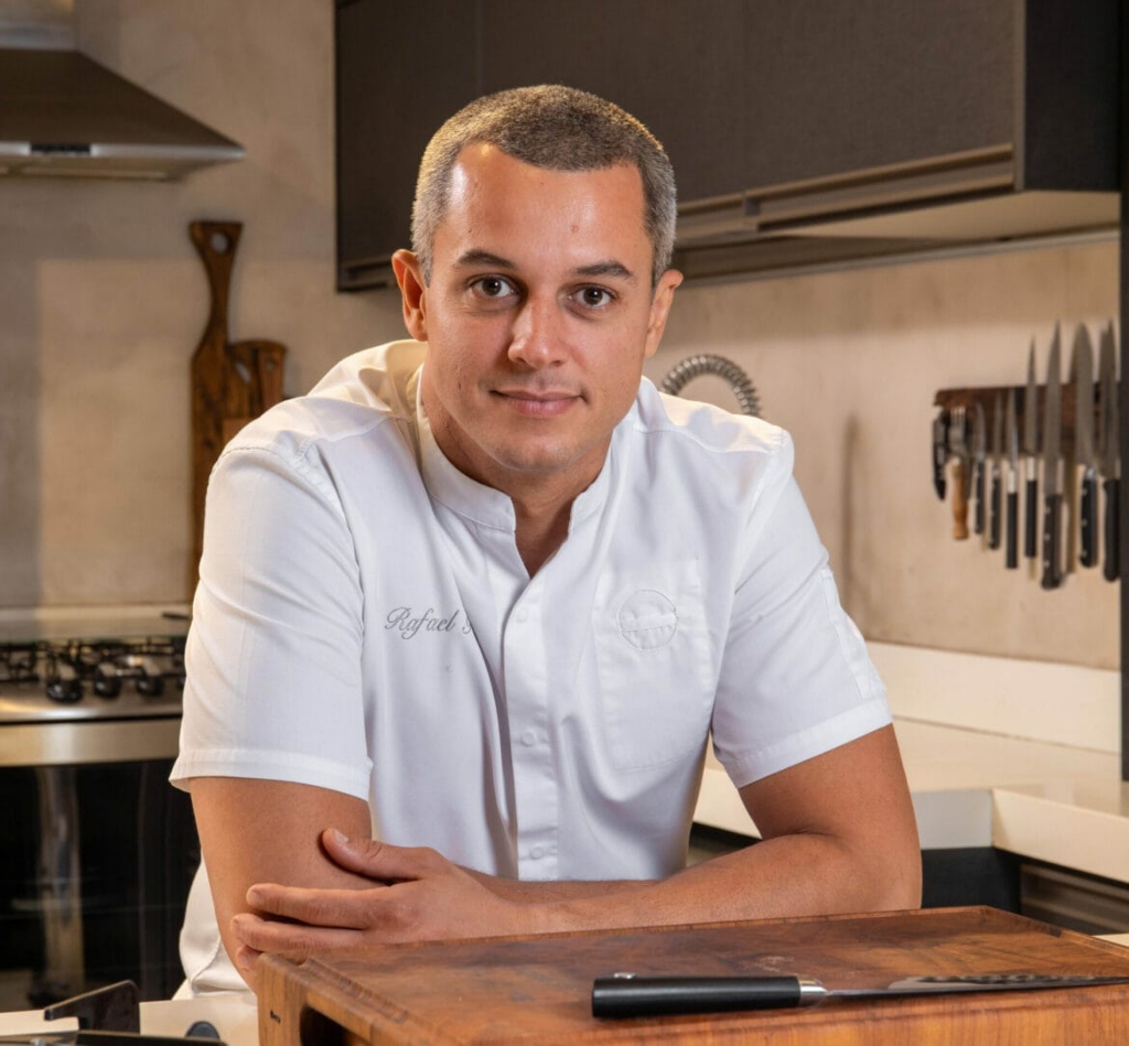 Vencedor do MasterChef Profissionais capacita empreendedores da gastronomia em ação do Sebrae