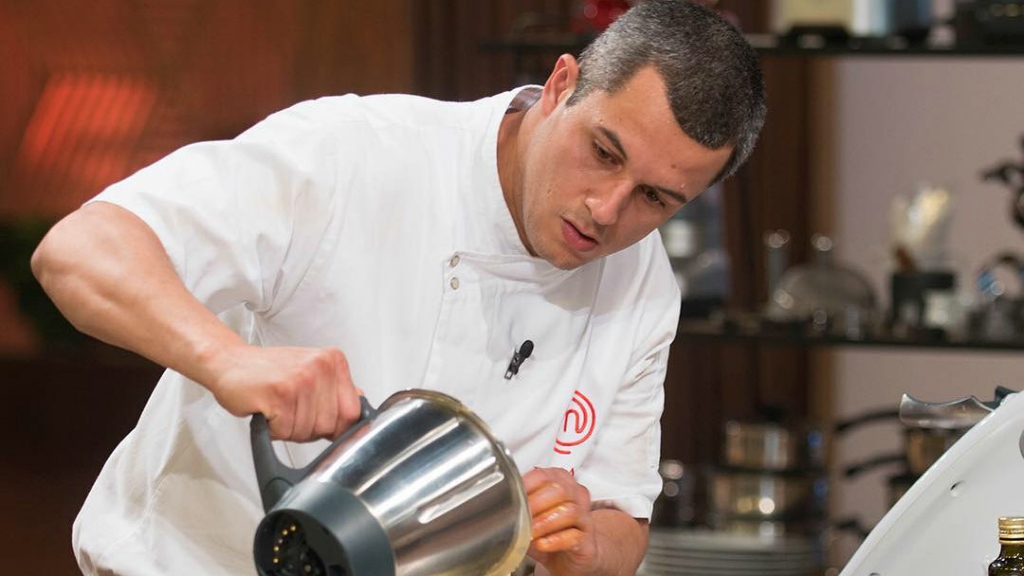 Vencedor do MasterChef Profissionais capacita empreendedores da gastronomia em ação do Sebrae