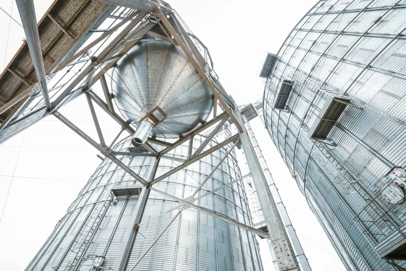 Governador Clécio entrega 672 hectares em documentos rurais e participa da inauguração do maior armazém de grãos do Amapá