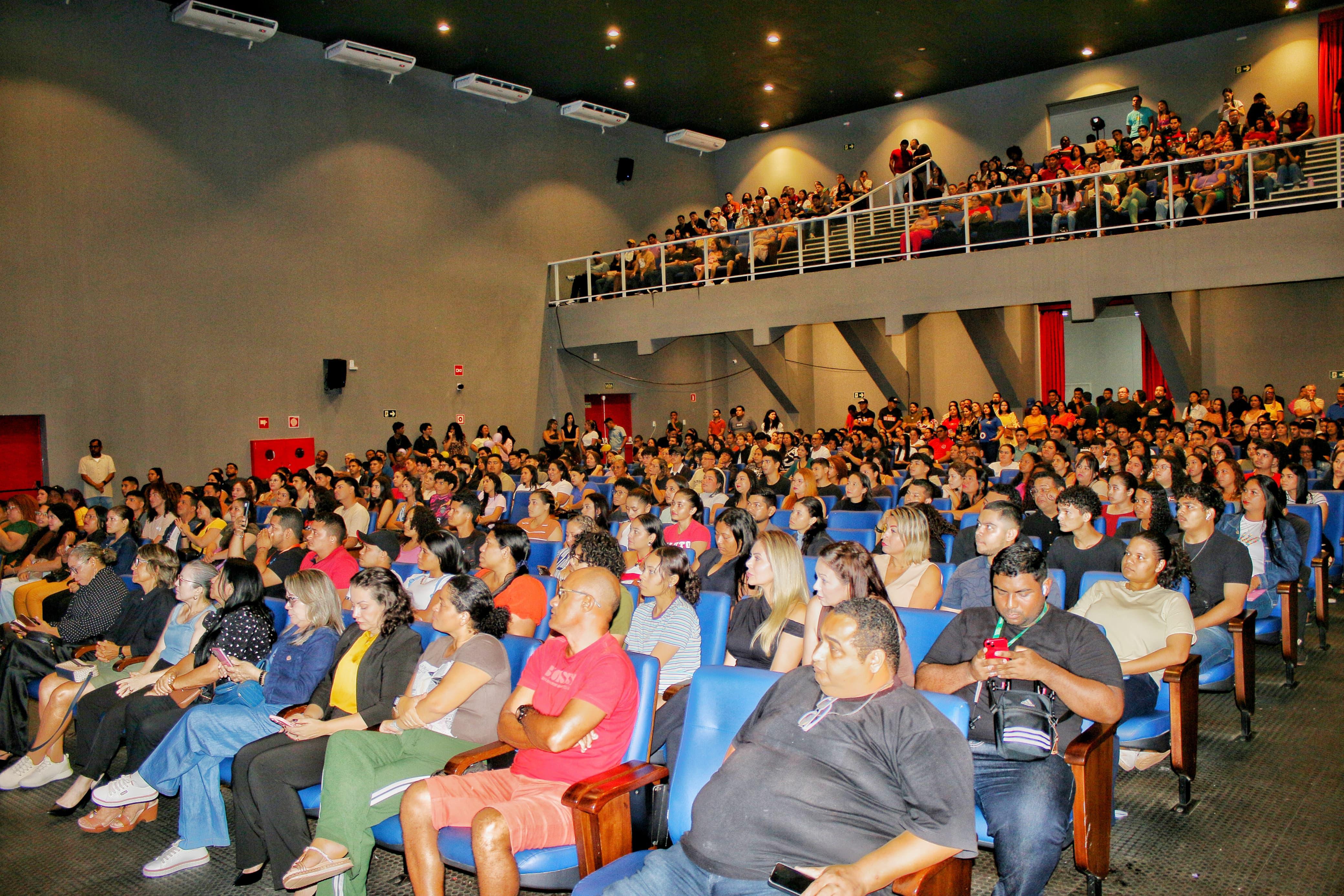 "Vão transformar o programa em realidade positiva, com trânsito de paz", destaca Clécio aos primeiros 500 alunos do Habilita Amapá em Santana