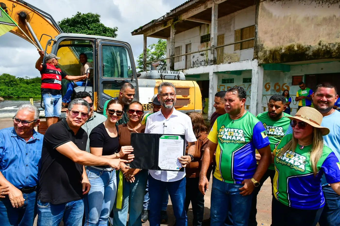 Governador Clécio assina ordem de serviço para construção da Praça da Orla em Calçoene