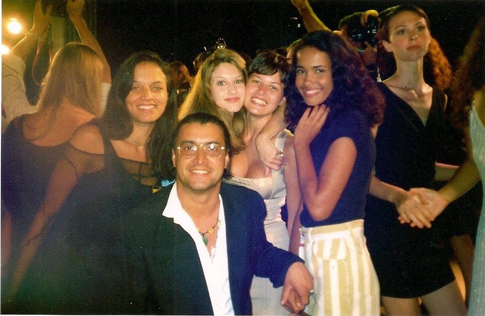 Gisele Bündchen, Isabeli Fontana, Lais Ribeiro, Ana Beatriz Barros e mais supermodelos surgem em retratos no início da carreira