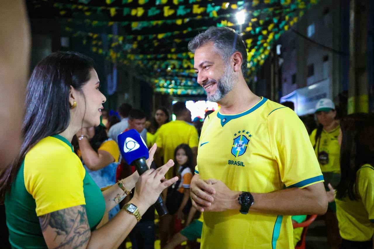 FOTOS: primeiro jogo do Brasil exibido nos telões da Ponte do Apertadinho e da Vila dos Oliveiras, em Macapá
