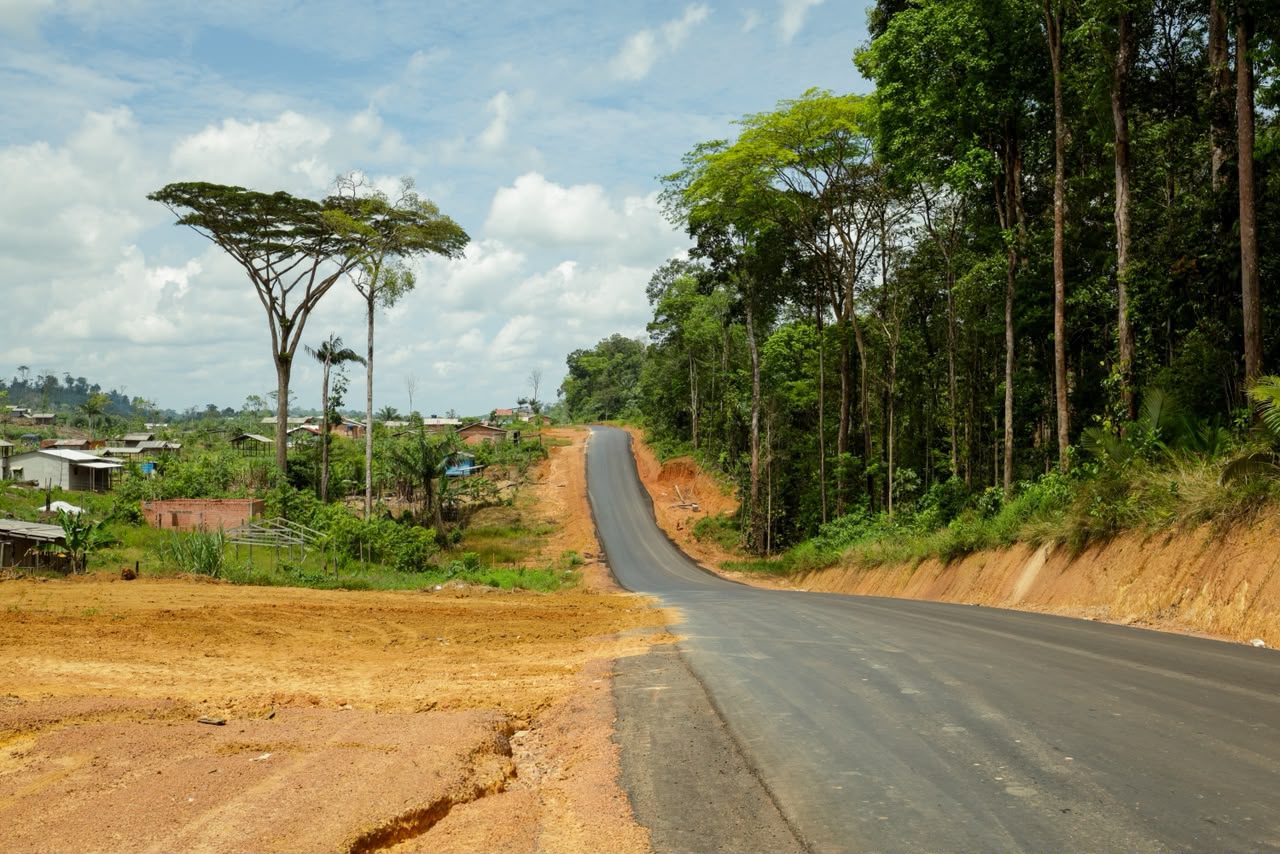 Governo do Amapá conclui pavimentação asfáltica de 5 quilômetros que dão acesso à Vila Vitória, em Oiapoque