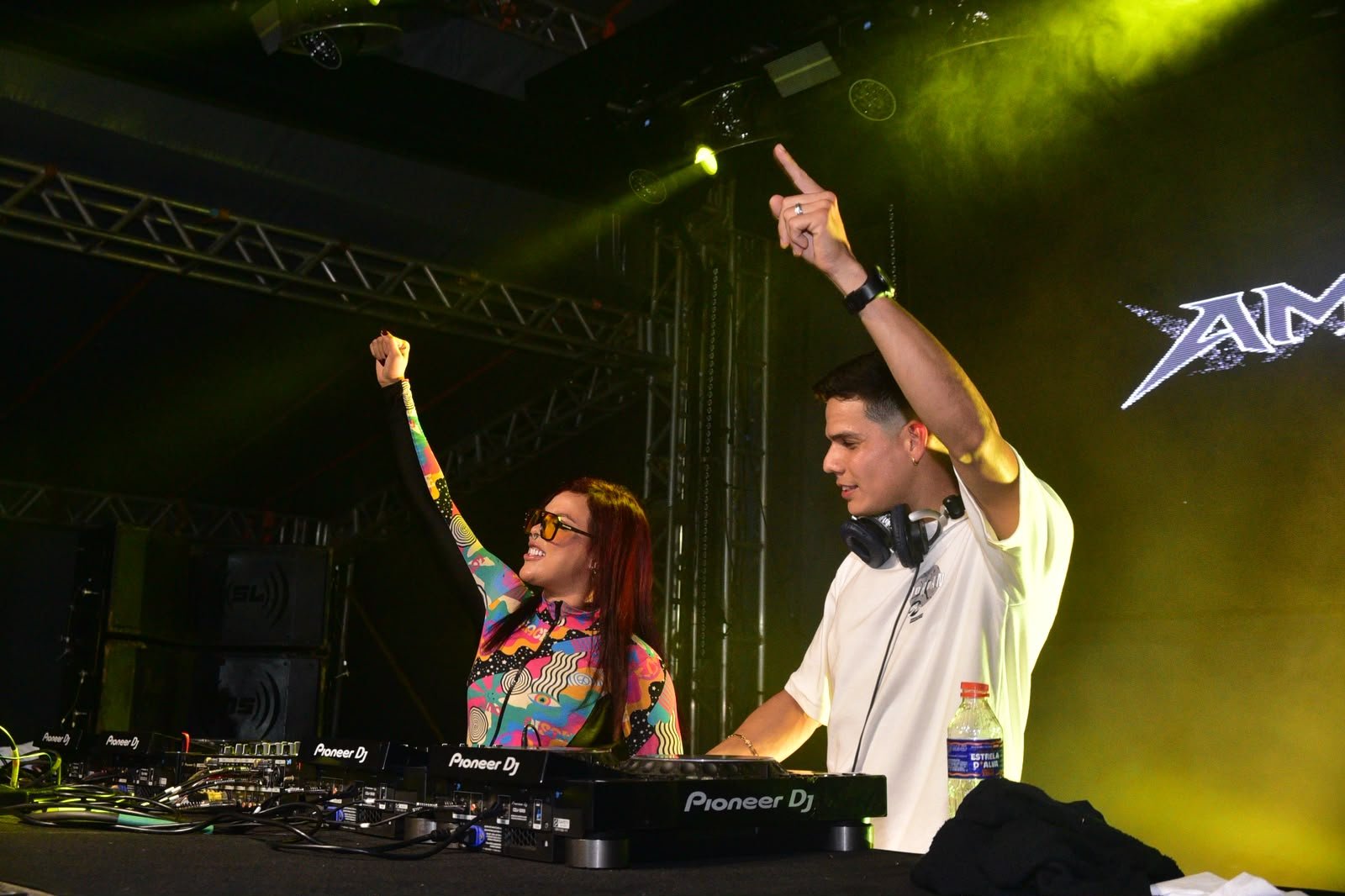Pontifexx e Blazy energizam multidão e fazem a Fazendinha vibrar em uma só frequência no Macapá Verão 2026
