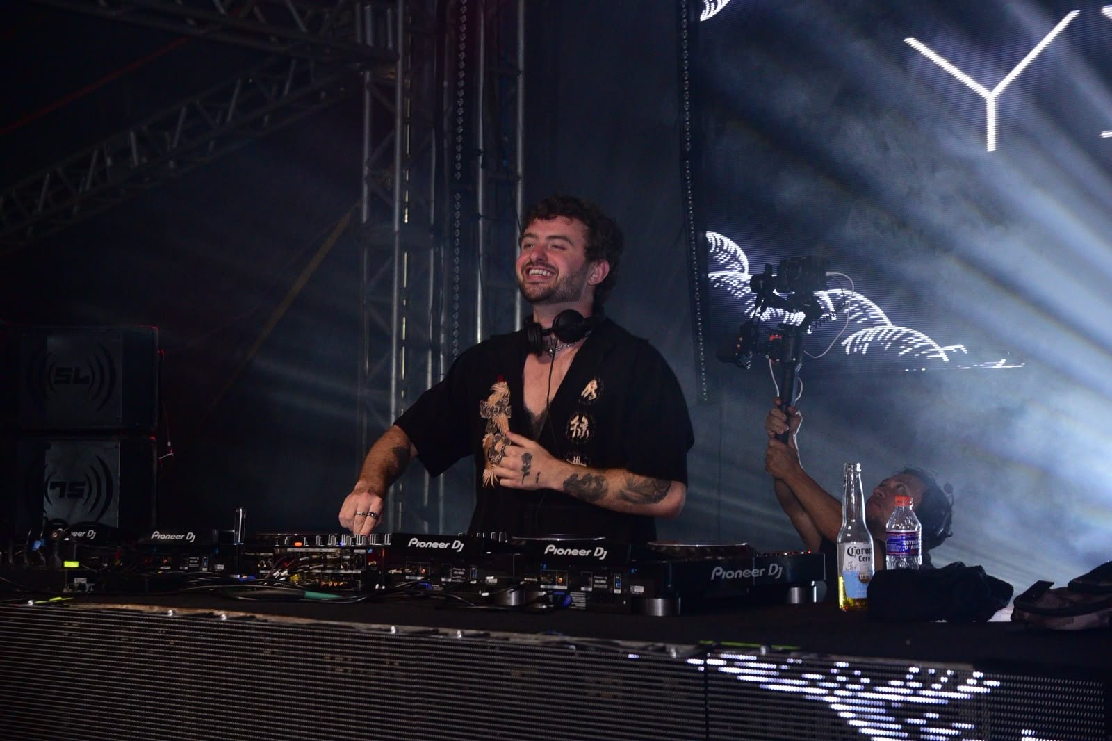 Pontifexx e Blazy energizam multidão e fazem a Fazendinha vibrar em uma só frequência no Macapá Verão 2026