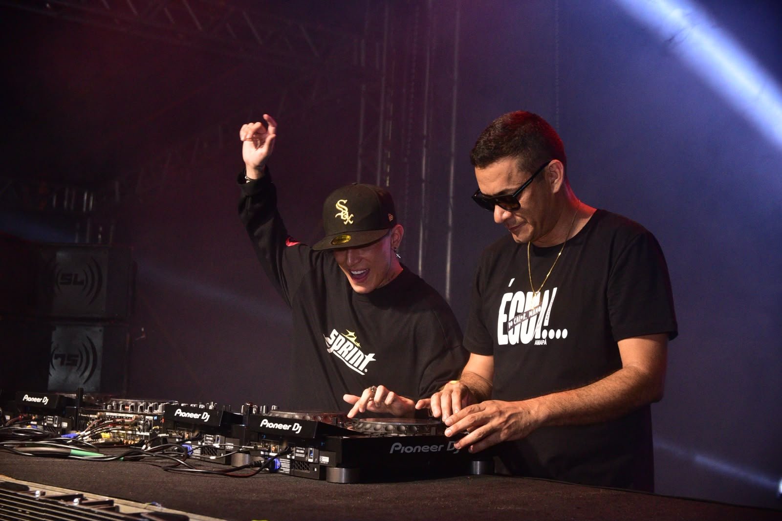 Pontifexx e Blazy energizam multidão e fazem a Fazendinha vibrar em uma só frequência no Macapá Verão 2026