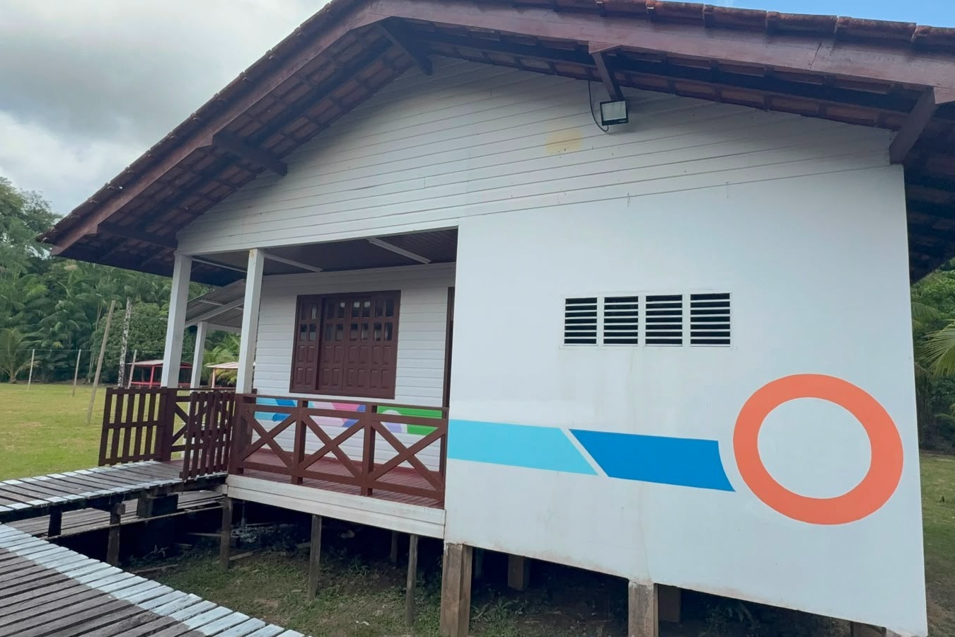 Governo do Amapá entrega três escolas reconstruídas no Bailique e amplia investimentos na educação ribeirinha