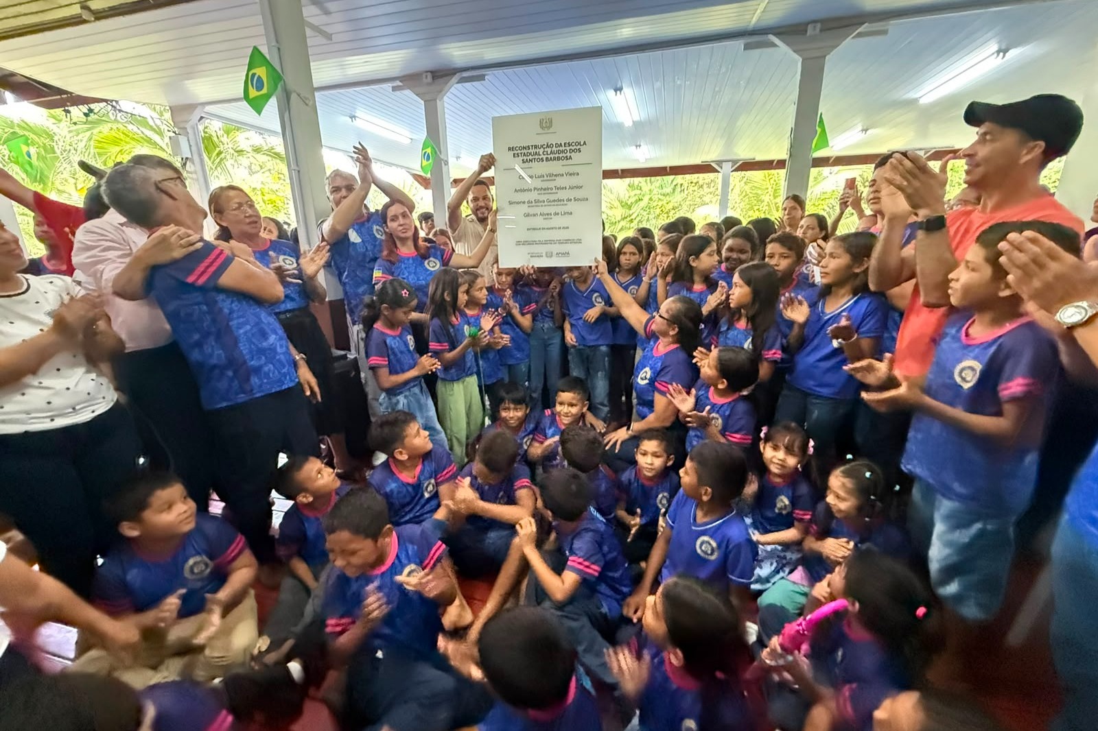 Governo do Amapá entrega três escolas reconstruídas no Bailique e amplia investimentos na educação ribeirinha