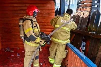 Governo do Estado e Prefeitura de Santana atuam no combate a incêndio na Baixada do Ambrósio