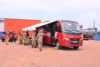 Governo do Estado e Prefeitura de Santana atuam no combate a incêndio na Baixada do Ambrósio