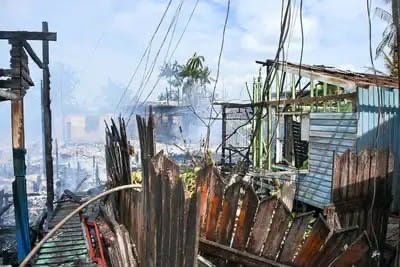 Governo do Estado e Prefeitura de Santana atuam no combate a incêndio na Baixada do Ambrósio