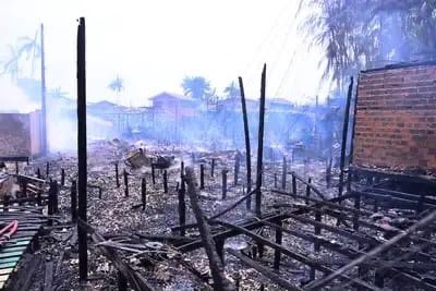 Governo do Estado e Prefeitura de Santana atuam no combate a incêndio na Baixada do Ambrósio