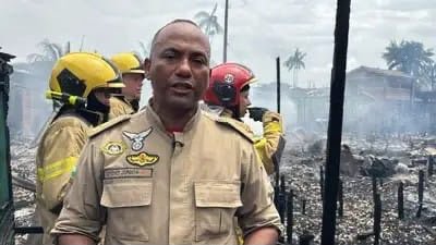 Governo do Estado e Prefeitura de Santana atuam no combate a incêndio na Baixada do Ambrósio
