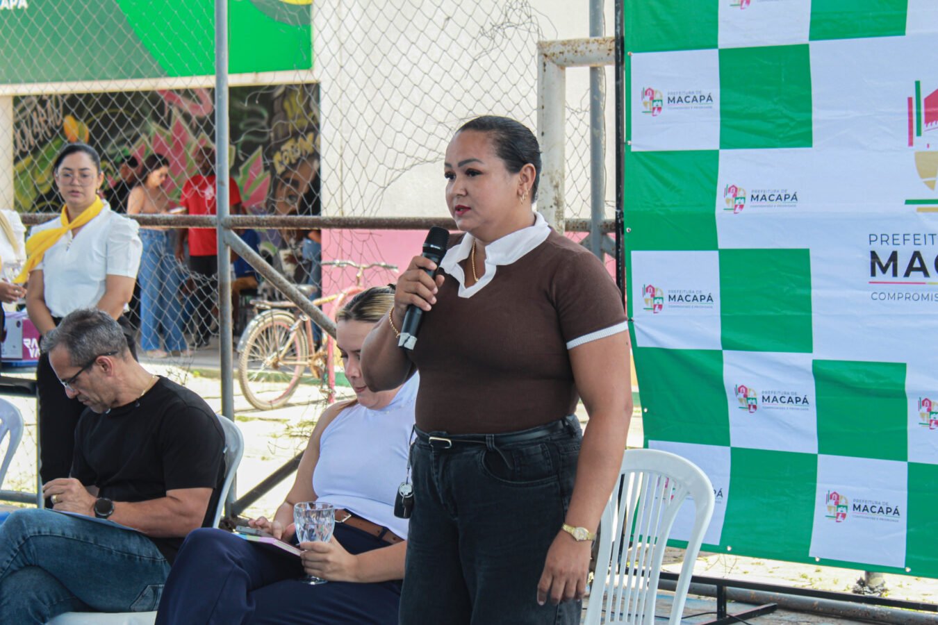 Prefeitura de Macapá entrega 220 certidões de regularização fundiária a famílias do Ilha Mirim