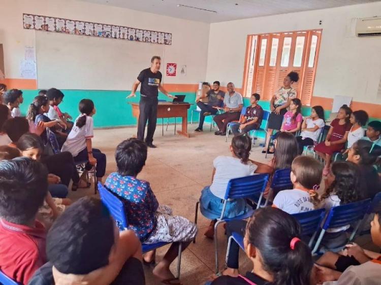 MP-AP realiza palestra em escola de Pedra Branca do Amapari