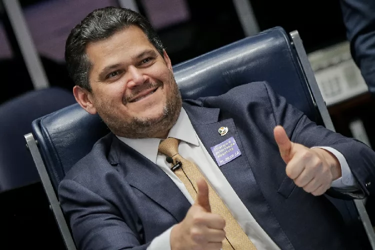 Alcolumbre comemora autorização de pesquisa na Foz do Amazonas