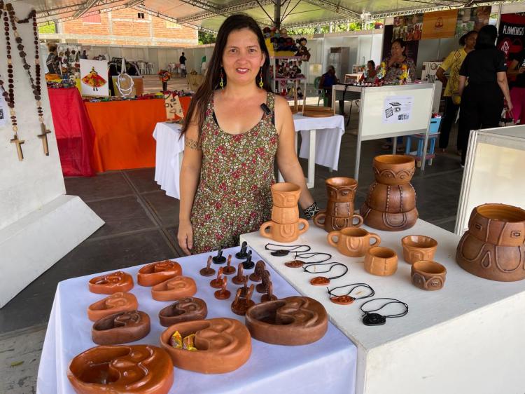 Artesãos exibem cultura e tradição na Festa de São Tiago com peças criadas com apoio do Sebrae