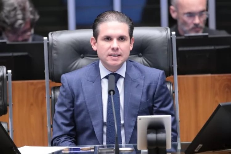 Câmara aprova regime de urgência para dez projetos de lei