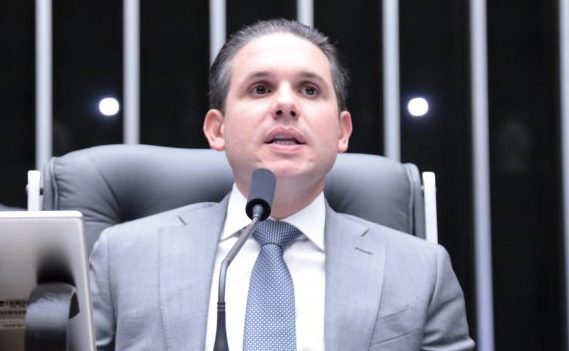 Motta condiciona votação sobre combustíveis à retirada de urgência de projeto da redução de jornada - Notícias