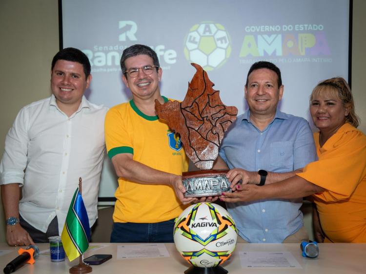 Senador Randolfe Rodrigues anuncia R$ 1 milhão para o futebol Amapaense