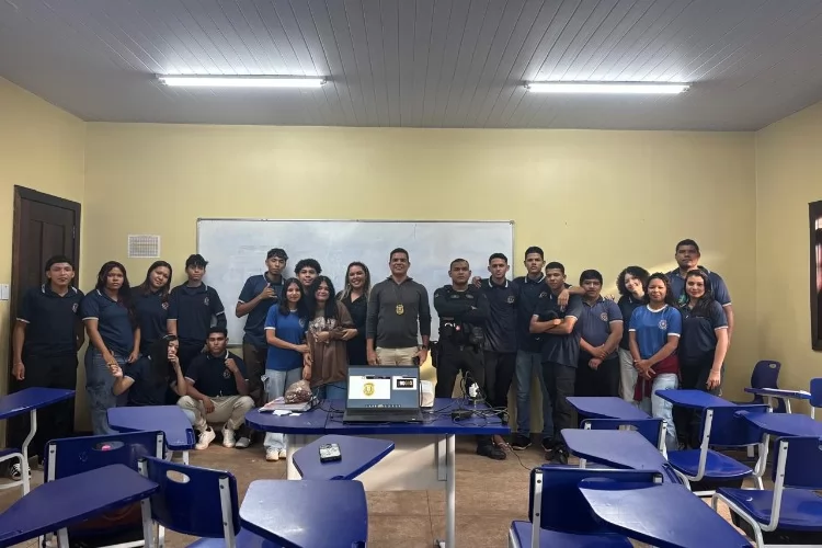 Em Vitória do Jari, Polícia Civil realiza palestra sobre combate às drogas para estudantes da Escola Munguba do Jari