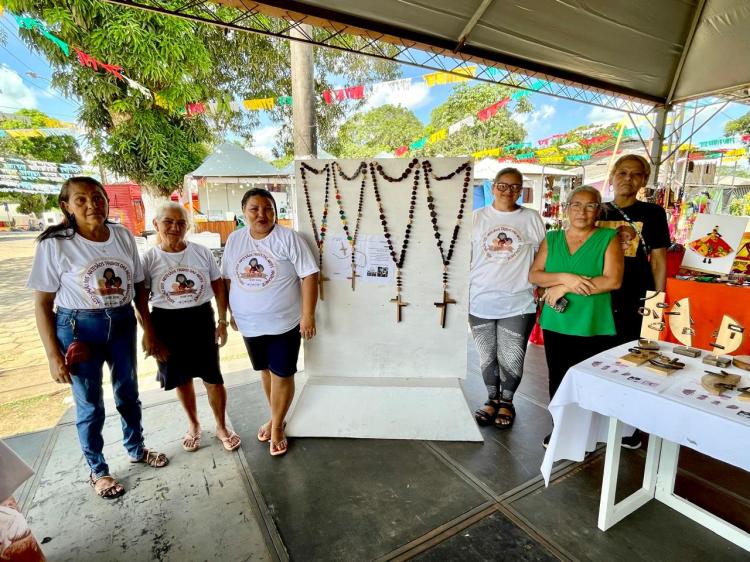 Artesãos exibem cultura e tradição na Festa de São Tiago com peças criadas com apoio do Sebrae