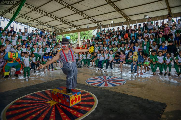 Descentralizando: Circo Nós Tantos encerra temporada com apresentação em Benfica