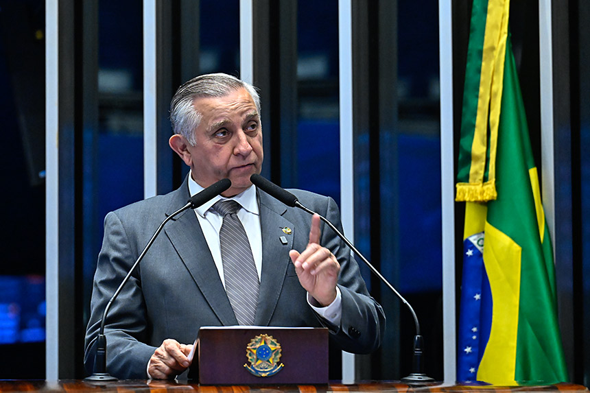 Todo advogado tem direito de se comunicar com cliente preso, afirma Izalci