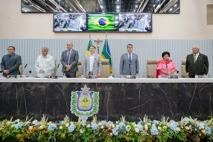 Assembleia homenageia personalidades de destaque em sessão solene