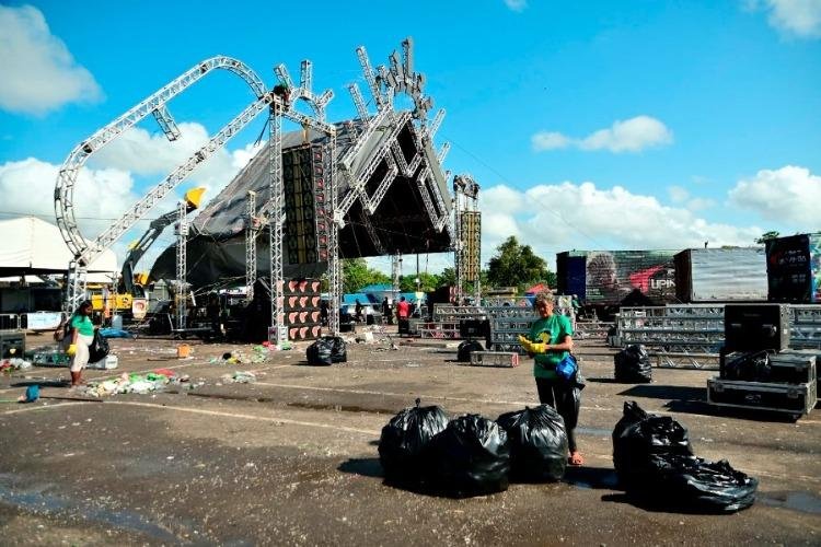 Após Festival de Aparelhagens, equipes entram em ação na limpeza do Parque da Fazendinha