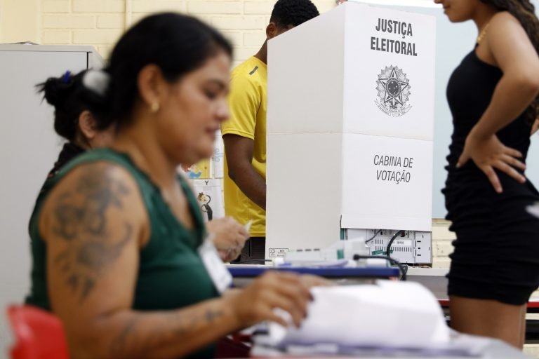 Eleições 2026: especialistas apontam desafios em políticas de inclusão, diplomacia e inovação