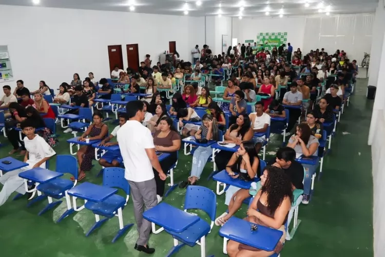 Governo do Amapá e Faculdade Unama garantem capacitação profissional para 300 jovens de Santana pelo programa 1ª Renda
