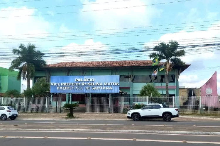 Prefeitura de Santana fortalece piscicultura com doação de 30,3 toneladas de ração a produtores