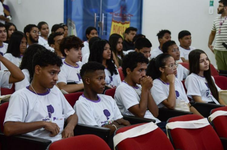 Governo do Amapá realiza aula inaugural de cursos para qualificação profissional de 150 jovens, em Macapá