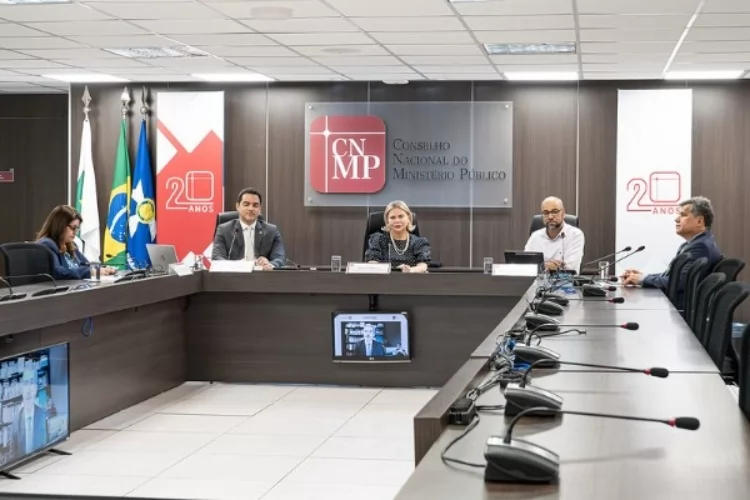 Ivana Cei conduz debate no CNMP sobre nova resolução e controle da atividade policial no MP
