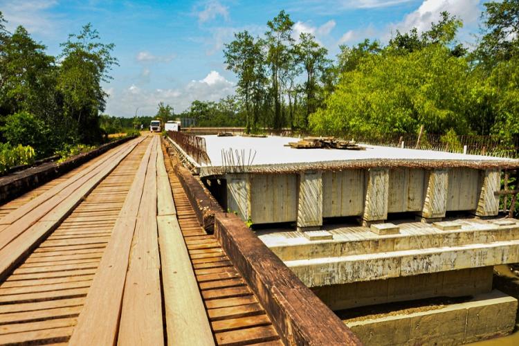 Amapá em obras: Fase final da ponte sobre o Rio Meruoca, no município de Amapá