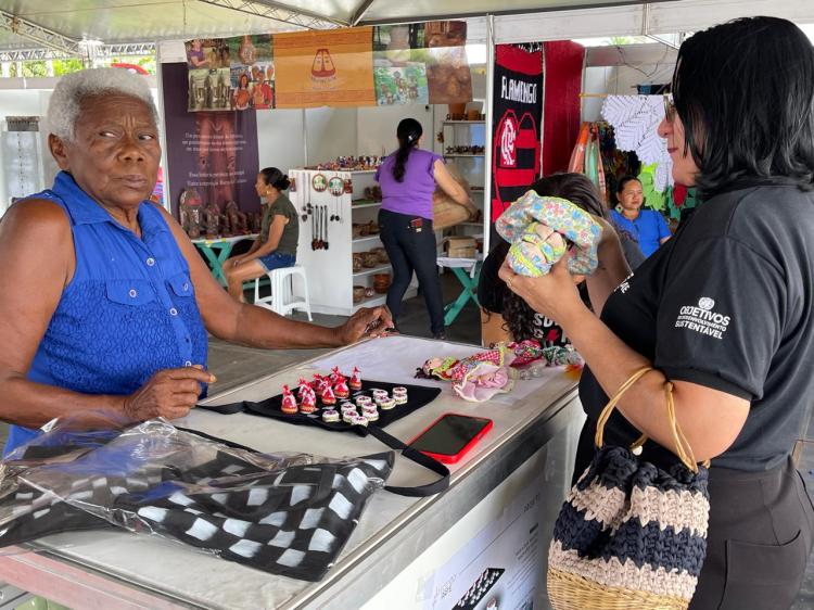 Artesãos exibem cultura e tradição na Festa de São Tiago com peças criadas com apoio do Sebrae