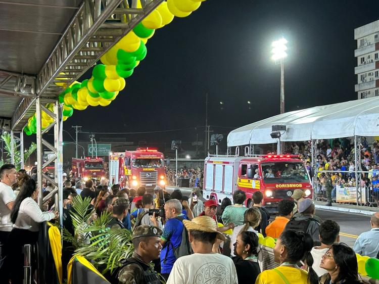 Prefeito Júnior Leite participa do desfile do 7 de setembro em Macapá