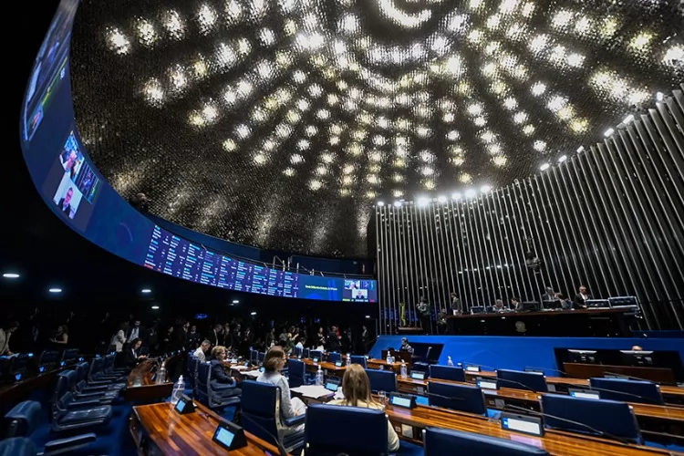 Senado vota transformação de Cefets de MG e RJ em universidades