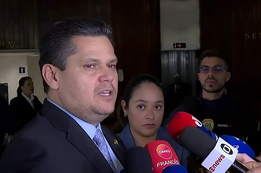 Votação mais rápida do fim  da escala  6x1 depende dos senadores, diz Davi