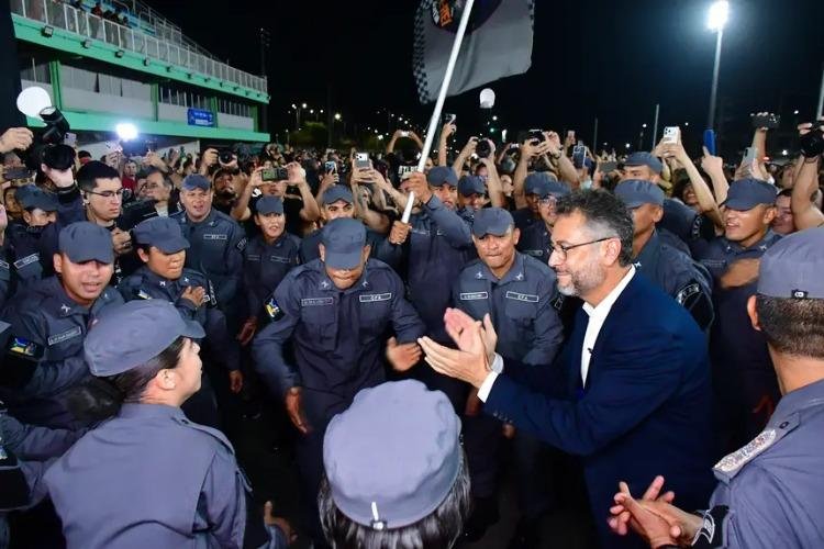 Sob forte emoção, 'Noite Cinza' marca avanço da formação de 532 soldados da PM do Amapá: ‘chegaremos a 70% a mais do efetivo’, cita governador Clécio