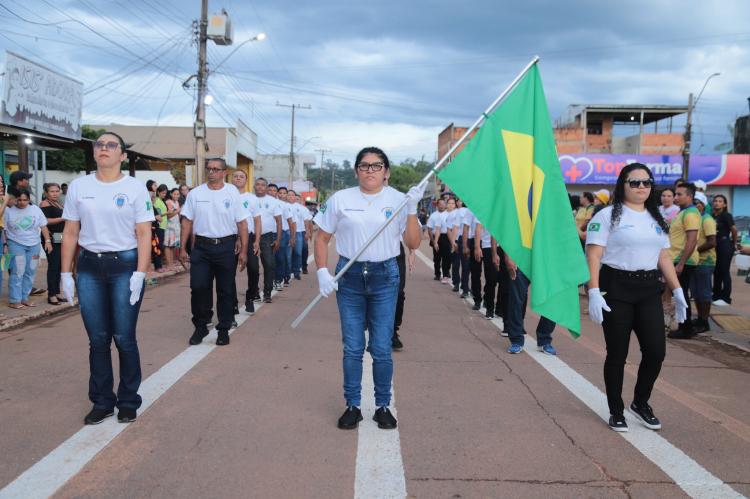 Desfile cívico de Pedra Branca celebra Dia da Independência fazendo alusão ao movimento modernista no Brasil