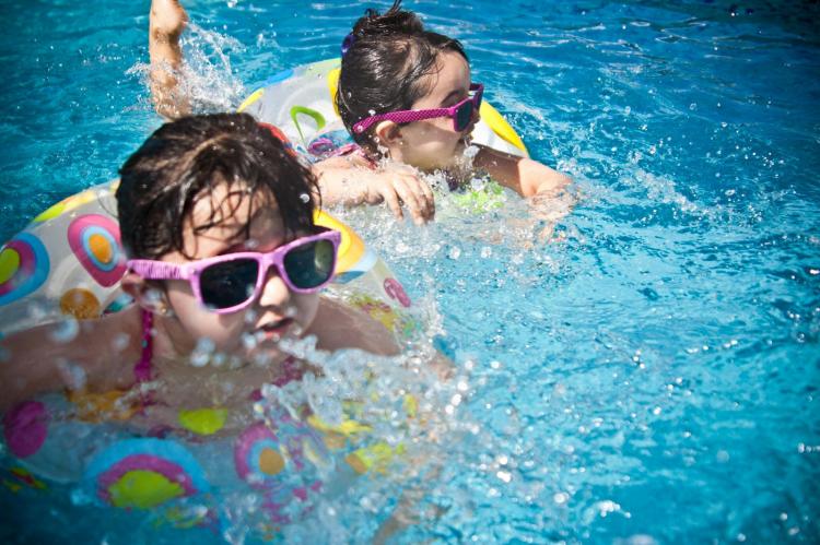 Como integrar atividades físicas na rotina das crianças durante as férias