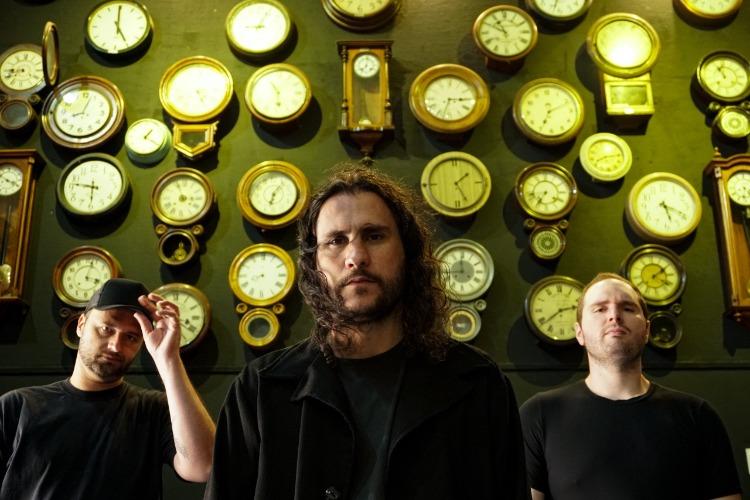 MAD SNEAKS transforma a dor em libertação e dá voz a talentos alternativos no clipe de “Dirty Blood”