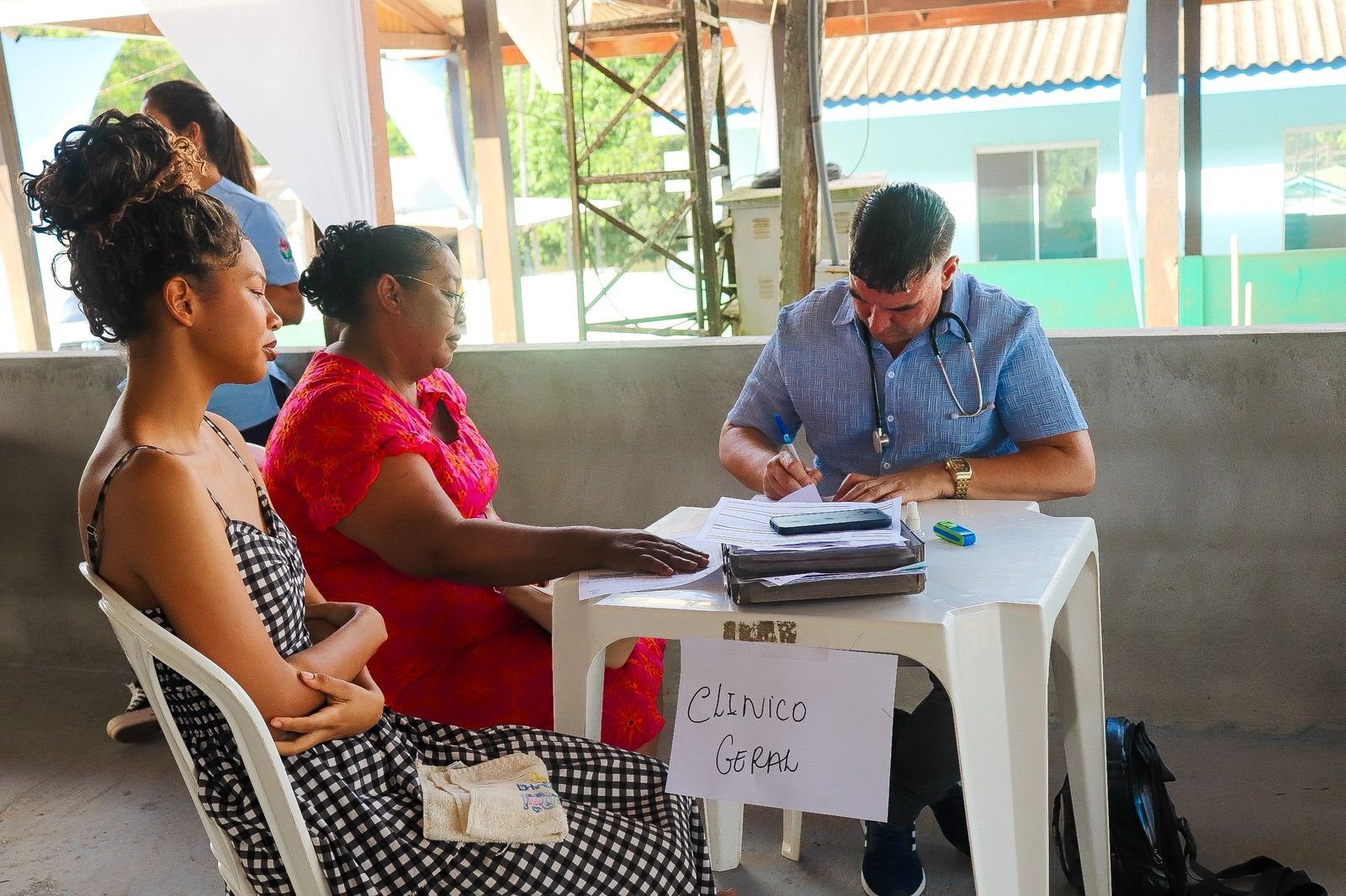 Prefeitura de Macapá amplia acesso a serviços públicos para famílias do Ariri