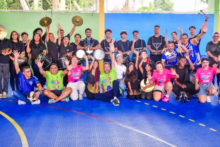 Governador Clécio entrega piso modular de padrão olímpico e moderniza quadra da Escola Mineko Hayashida, em Laranjal do Jari