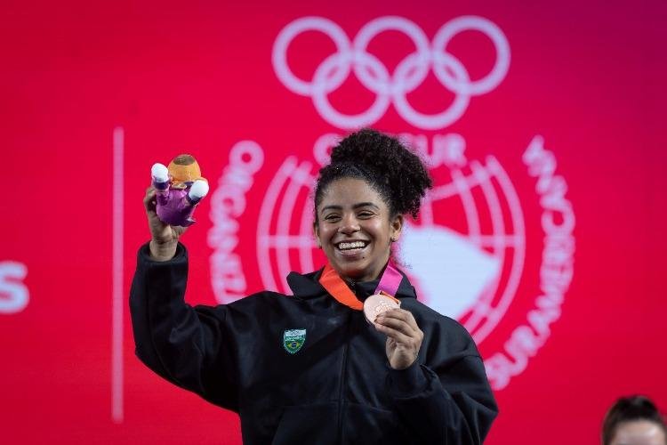Na raça e no VAR, Laura Amaro conquista a terceira medalha do levantamento de pesos brasileiro nos Jogos Sul-Americanos